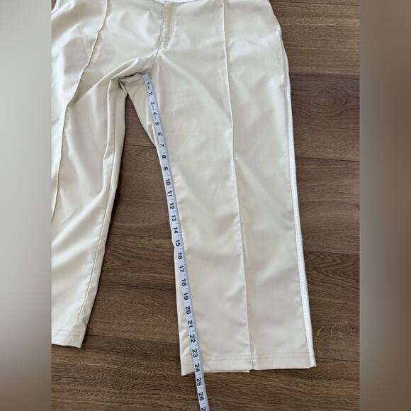 Nike Beige Cropped Athletic Pants with White Trim Size Large - Picture 9 of 9
